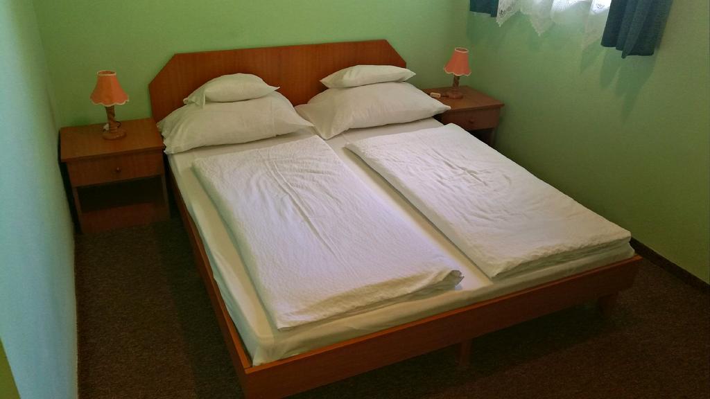 Fuezi Panzio Bed and Breakfast Sopron Buitenkant foto